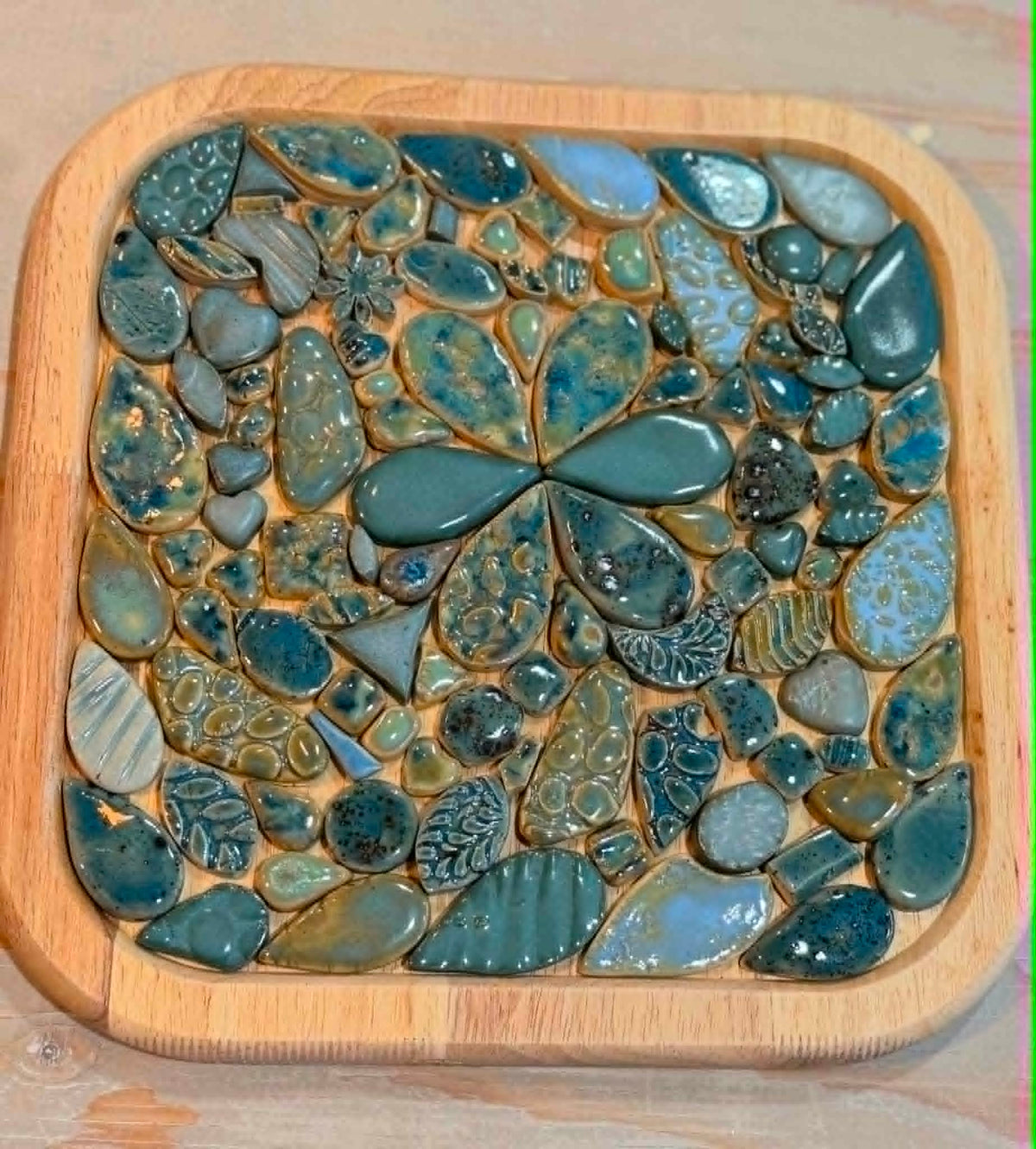 Workshop mozaïek met keramische tegeltjes. Dinsdag 17 november 19.00 uur - 22.00 uur.